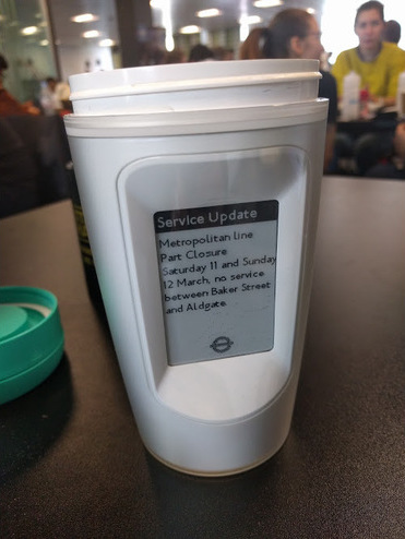 A photo of the Paulig Muki mug, displaying the current service update for the Metropolitan Line